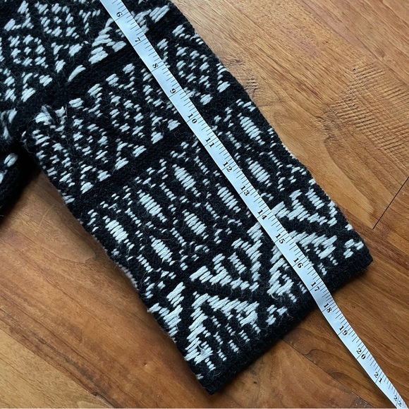 Velvet by Graham & Spencer Black and White Geometric Patterned Open Cardigan - Picture 12 of 13